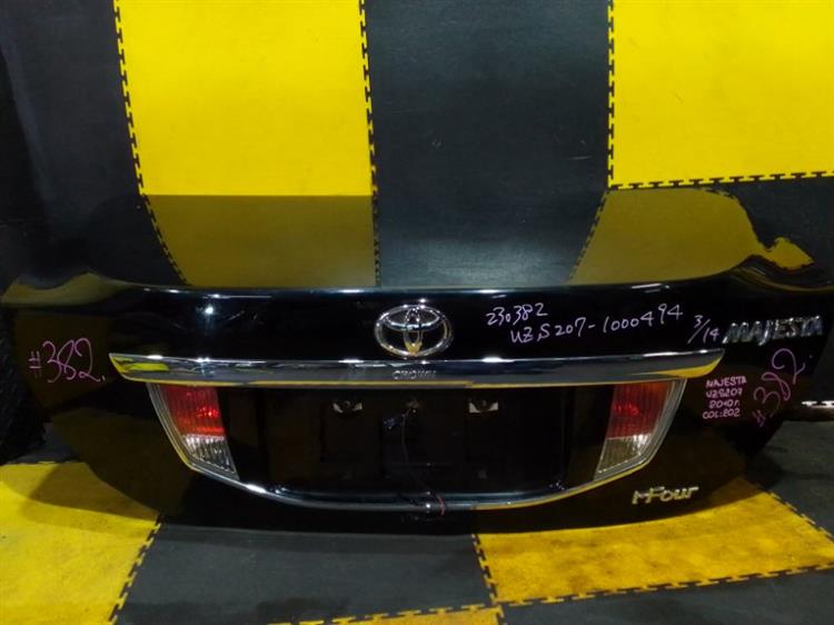 Крышка багажника Тойота Краун Маджеста в Магадане 101292
