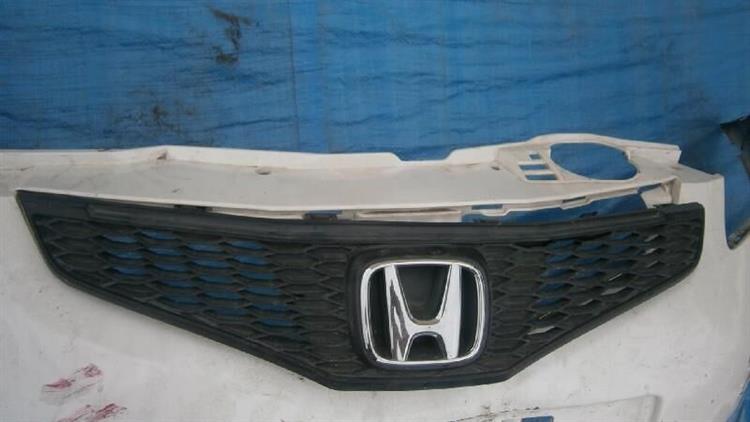 Решетка радиатора Хонда Джаз в Магадане 14129