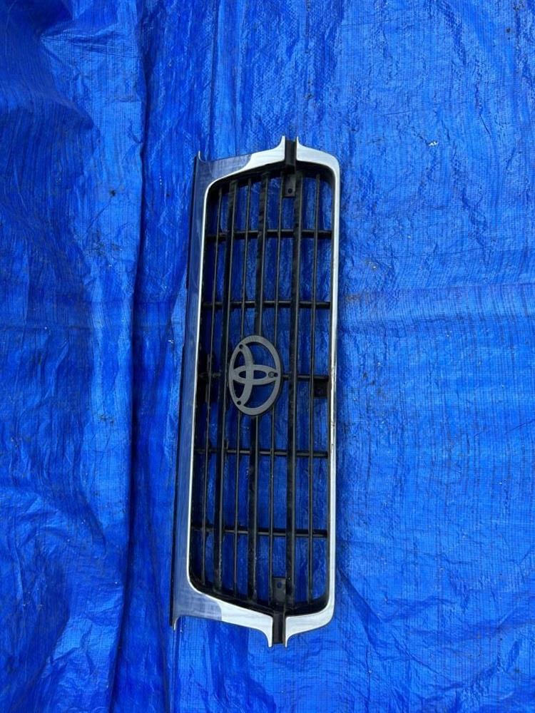 Решетка радиатора Тойота Ленд Крузер в Магадане 2401781