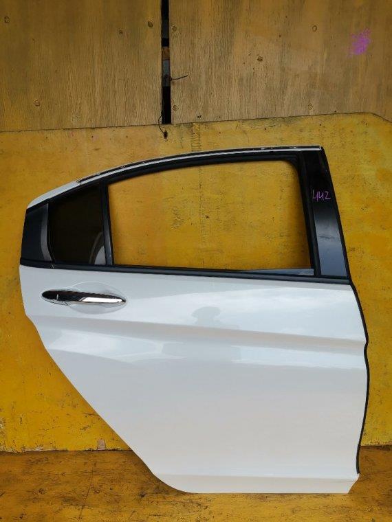 Дверь Хонда Грейс в Магадане 328581