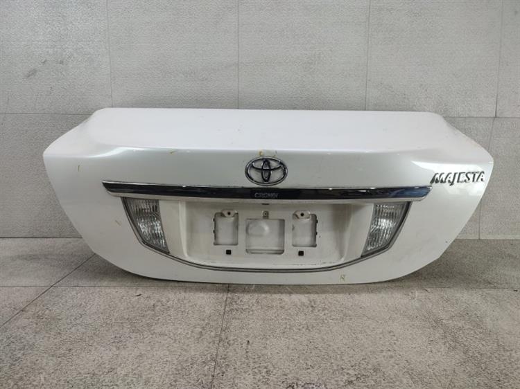 Крышка багажника Тойота Краун Маджеста в Магадане 377679