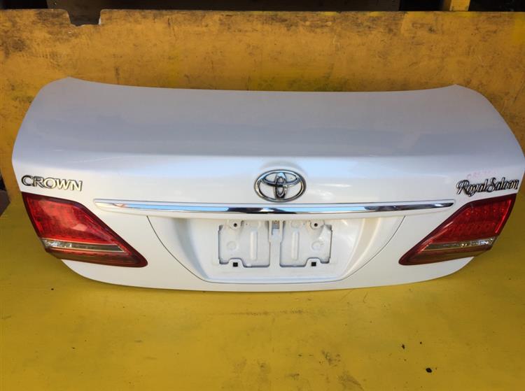 Крышка багажника Тойота Краун в Магадане 43140