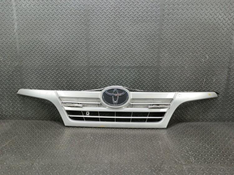 Решетка радиатора Тойота Тойоайс в Магадане 440640
