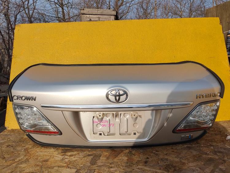 Крышка багажника Тойота Краун в Магадане 50774