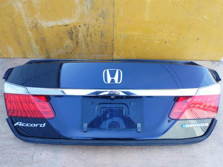 Крышка багажника Хонда Аккорд в Магадане 50872