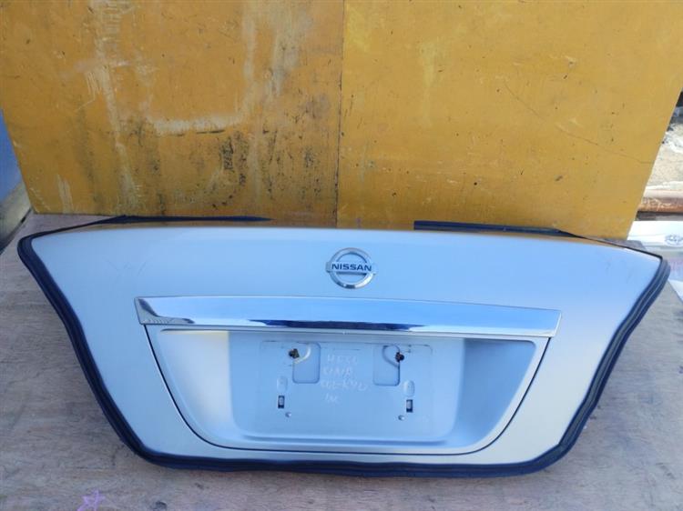 Крышка багажника Ниссан Сима в Магадане 50877