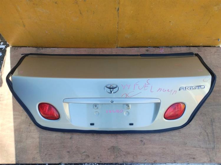 Крышка багажника Тойота Ариста в Магадане 50903