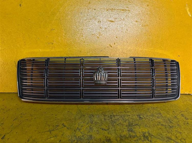 Решетка радиатора Тойота Краун в Магадане 54549