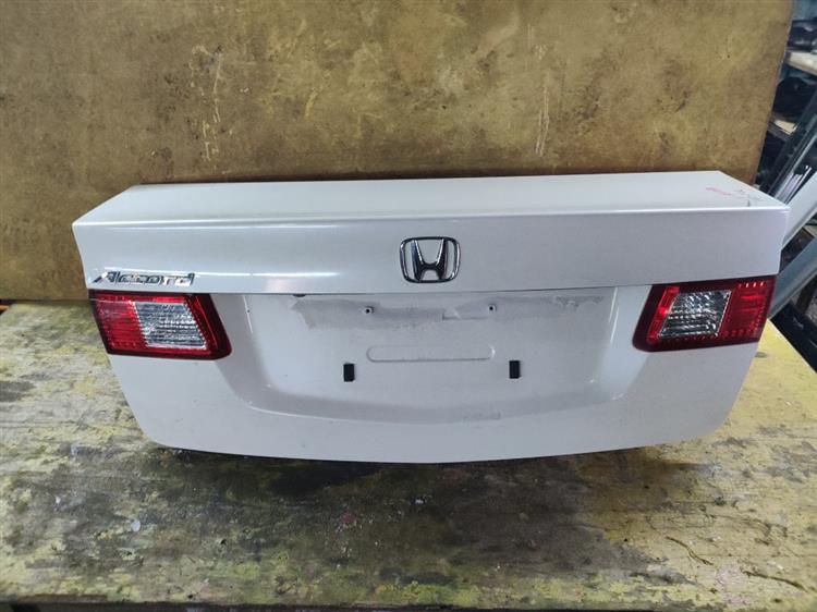 Крышка багажника Хонда Аккорд в Магадане 72901