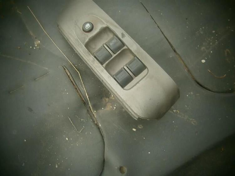 Блок упр. стеклоподъемниками Хонда Фит в Магадане 75001