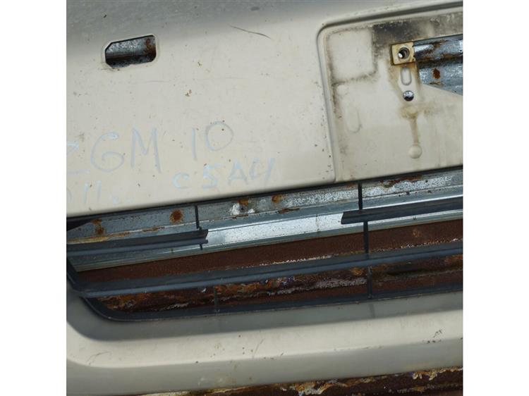 Решетка радиатора Тойота Исис в Магадане 91579